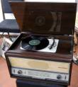 Restauro riparazioni radio antiche a valvole grammofoni giradischi..